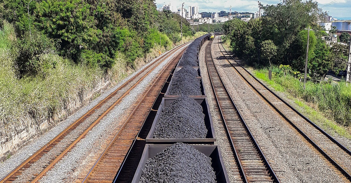 Resiliência de preços e demanda marcam primeiro semestre do mercado de minério de ferro