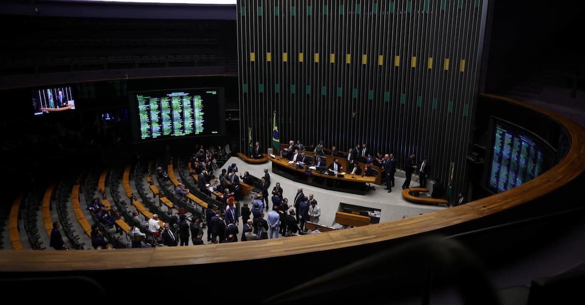 Equipe econômica propõe novas travas para gastos em projeto em tramitação no Congresso, dizem fontes