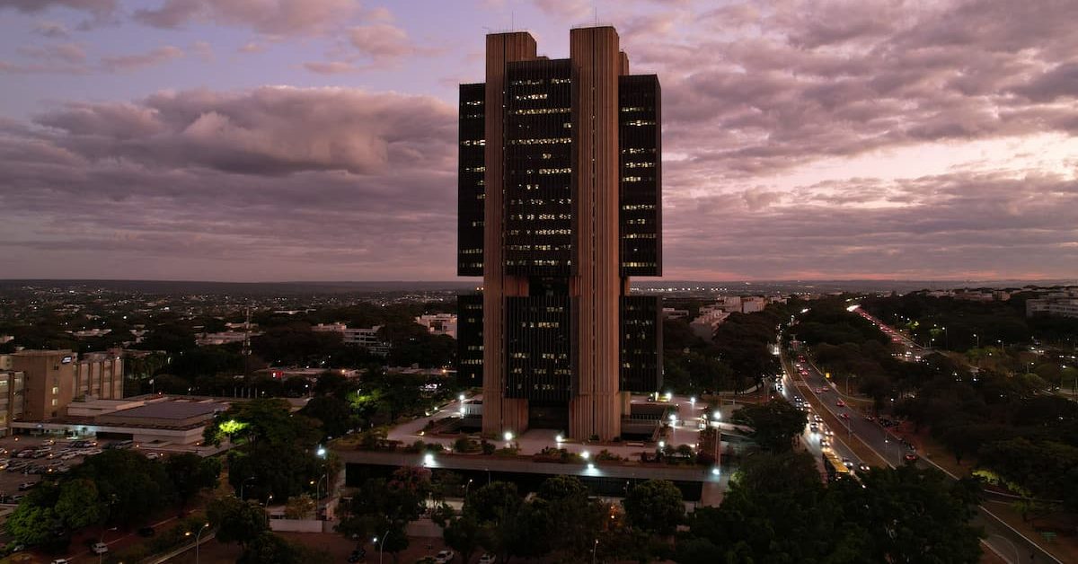 Analistas elevam projeção para inflação e veem crescimento menor em 2027 no Focus