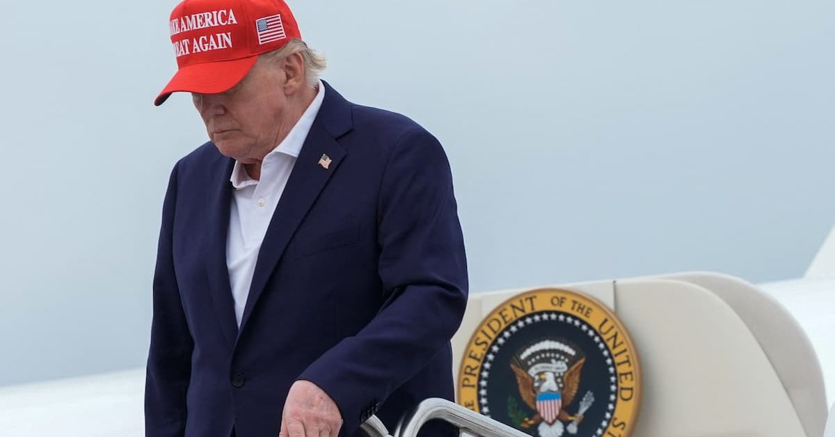 Trump afirma que Irã deveria se render e ameaça bombardear Omã