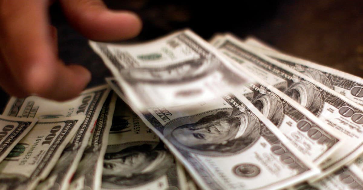 Dólar fecha abaixo dos R$ 5,15 após oscilar em margens estreitas
