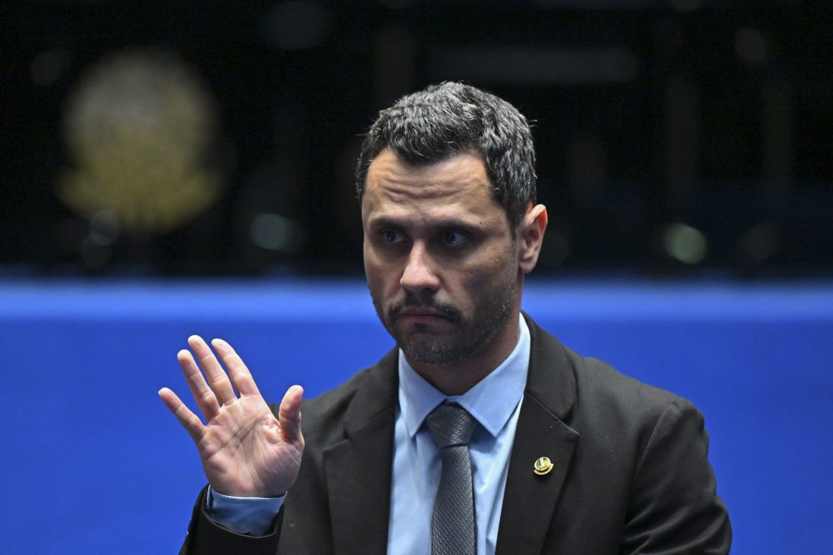 Um dia após desistir, Cleitinho volta atrás e diz que quer disputar o governo de Minas