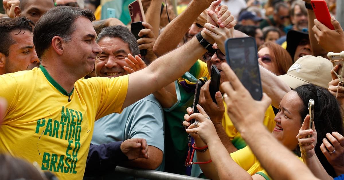 Flávio Bolsonaro cancela motociata em Juiz de Fora e diz que mau tempo impediu viagem