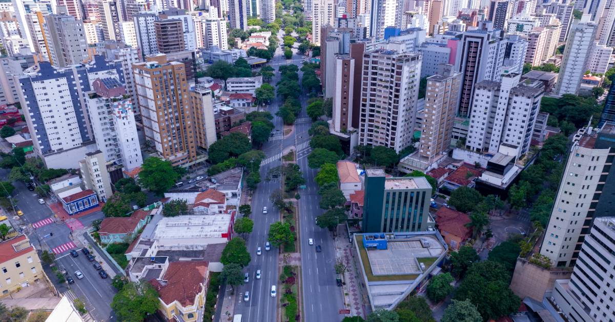 Avenida Afonso Pena ganha faixas exclusivas e preferenciais para ônibus; confira onde