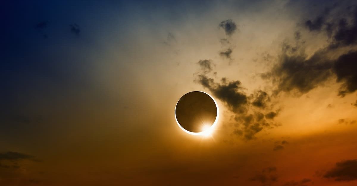 Eclipse solar total ocorre na quarta-feira (12) e pode durar mais de 2 minutos