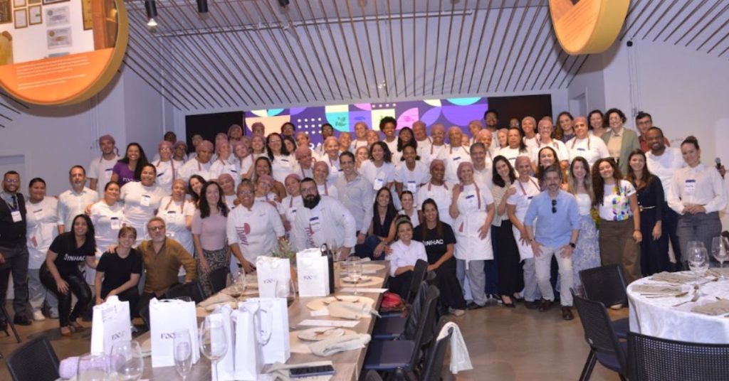 Alunos, patrocinadores e equipe da FDC
