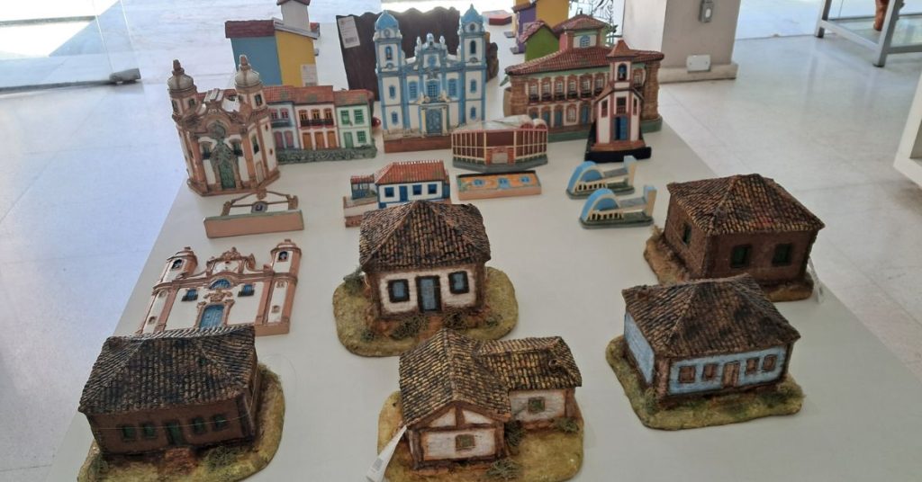 Exposição de artesanato no Centro de Artesanato de Minas Gerais (Ceaart).