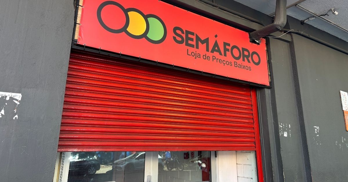 Fachada de loja da rede Semáforo em Belo Horizonte, Minas Gerais.