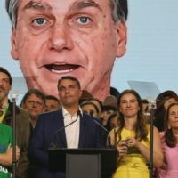 Descontrole e despreparo na pré-campanha de Flávio Bolsonaro