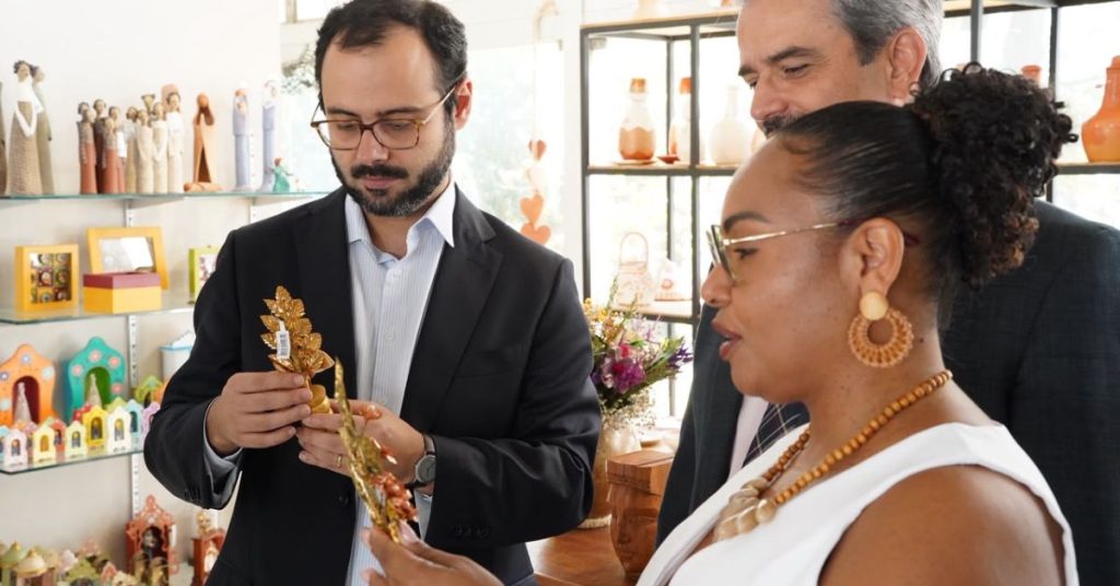 Ministro do Empreendedorismo, da Microempresa e da Empresa de Pequeno Porte, Paulo Henrique Pereira, em visita ao Ceaart, Belo Horizonte, Minas Gerais.