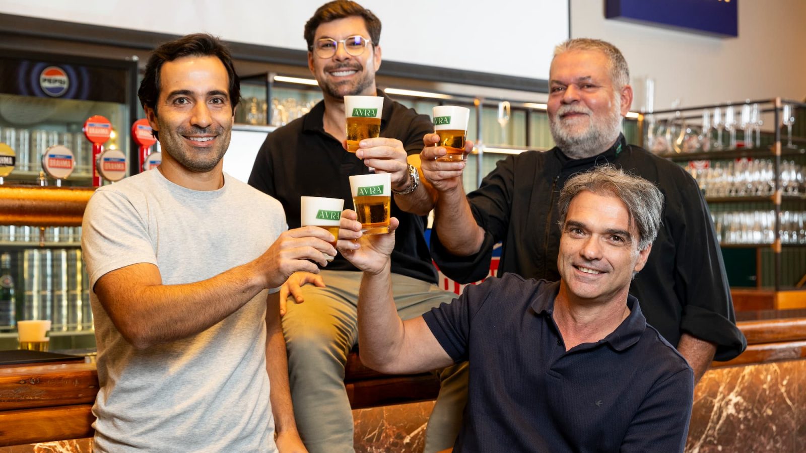 Chef mineiro mistura tradição e tecnologia em dois bares no mesmo endereço de BH