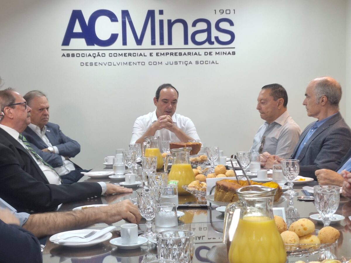 Na ACMinas, Roscoe apresenta propostas econômicas e reforça alinhamento com Flávio Bolsonaro