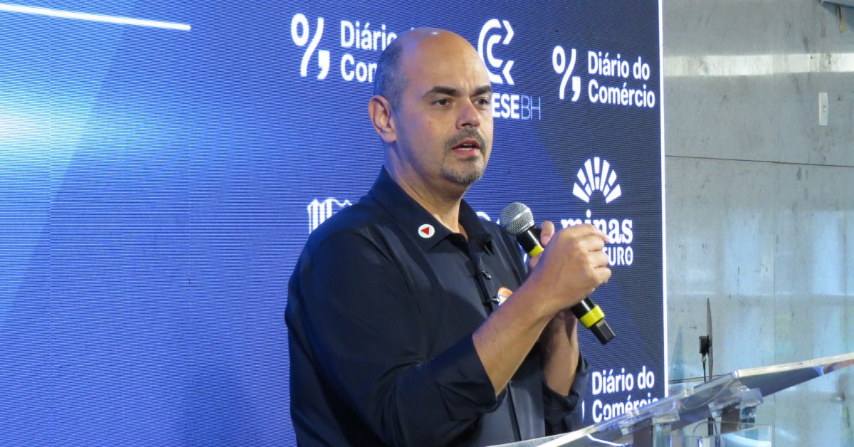 Mateus Simões no encontro com candidatos no Minas Tênis
