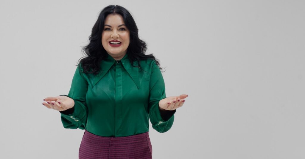 Imagem mostra mulher em foto institucional