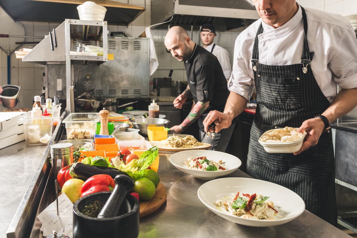 Crédito no cardápio: restaurantes de Minas têm R$ 253 milhões pré-aprovados; entenda