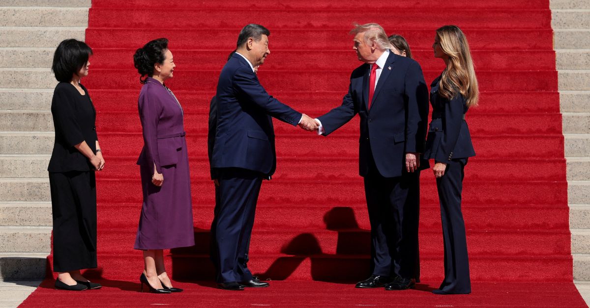 China e EUA concordam em dialogar sobre IA e reduzir tarifas sobre US$30 bilhões em mercadorias durante visita de Xi