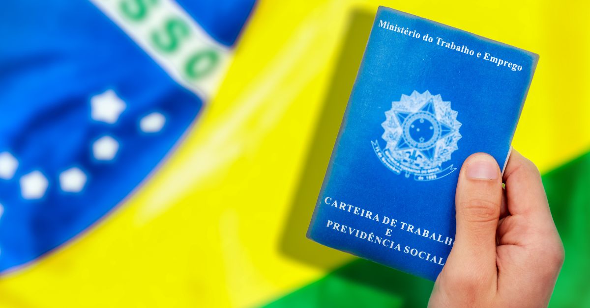 Melhora do nível educacional e recuperação do mercado elevam renda e emprego entre jovens