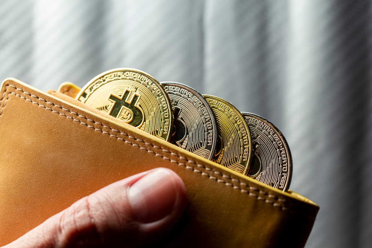 BC amplia controle sobre criptomoedas e mira carteiras próprias; veja o que muda