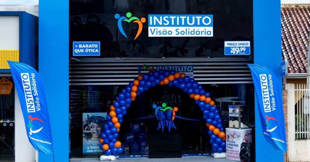 Fachada de unidade da rede Instituto Visão Solidária (IVS).