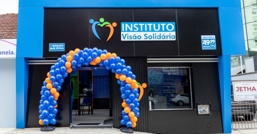 Fachada de unidade da rede Instituto Visão Solidária (IVS).