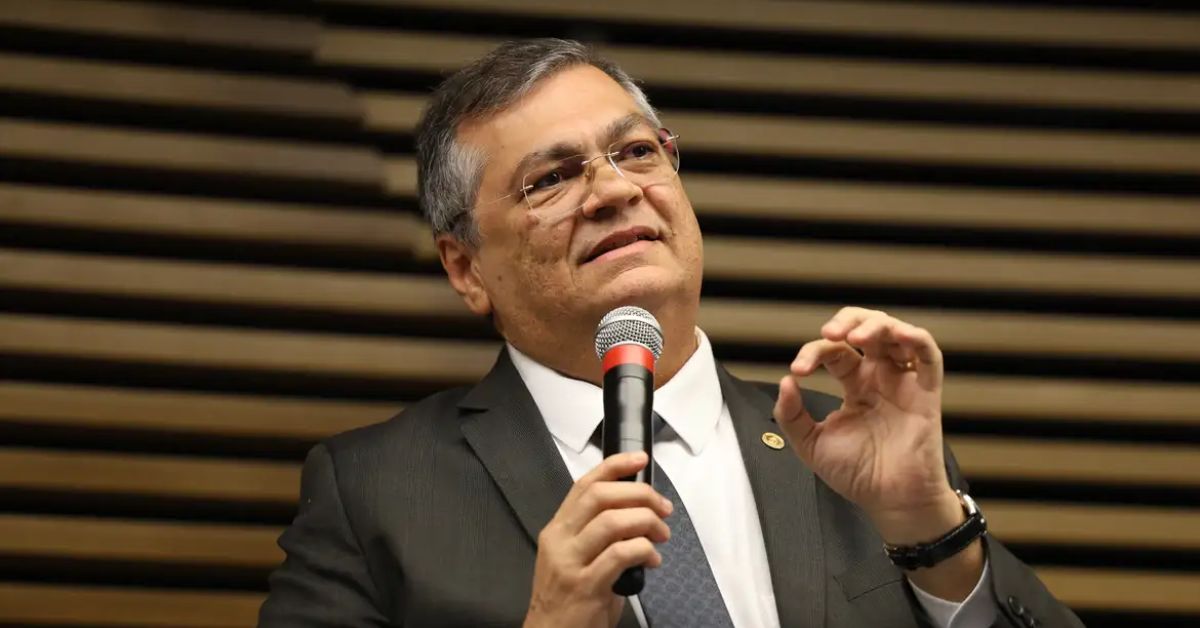 Dino cita Master e determina revisão de regras da CVM