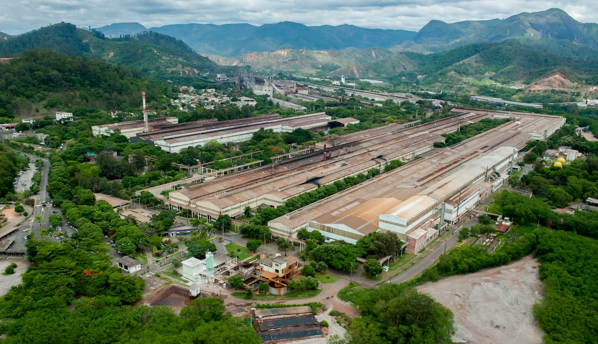 Impactada por importações, Aperam opera com metade da capacidade de produção de aço elétrico no Vale do Aço