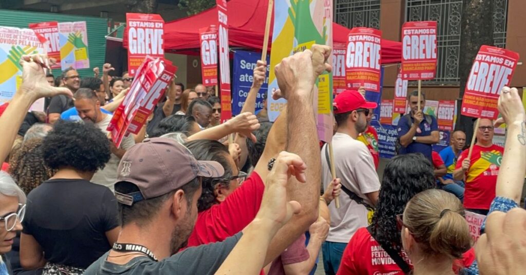 Greve dos bancários da Caixa e do Banco do Brasil em Belo Horizonte, Minas Gerais.