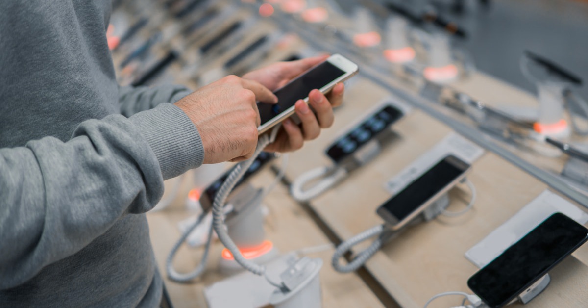 Lojas de conserto e revenda de celulares terão que registrar origem dos aparelhos em BH; entenda