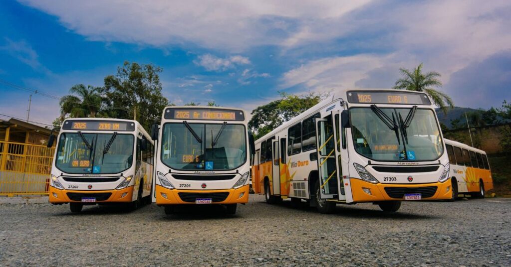 Ônibus modelo Marcopolo Torino da Via Ouro.