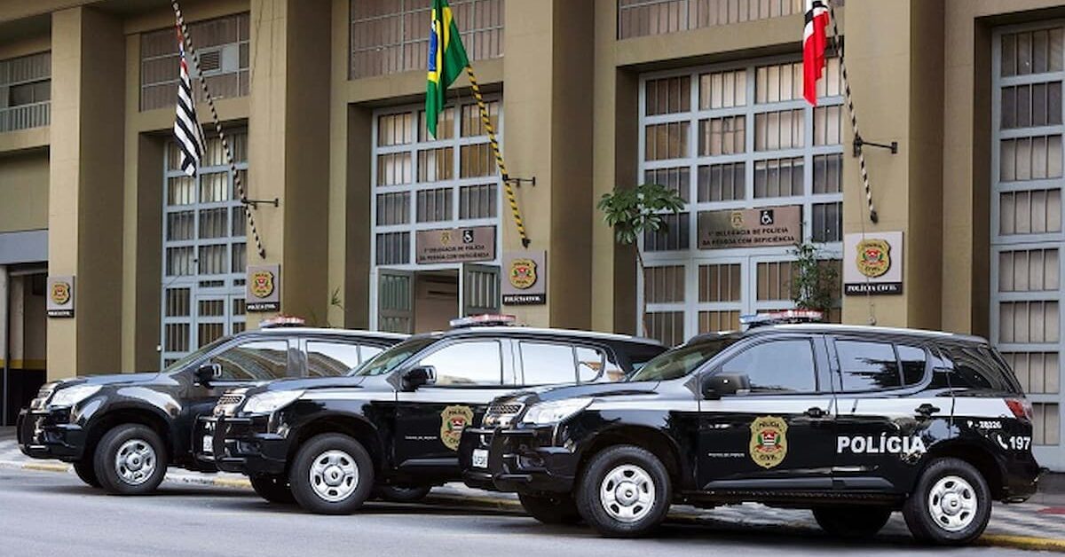 Polícia faz busca, mas não encontra produtora de ‘Dark Horse’ em endereço com cadastro de 200 empresas