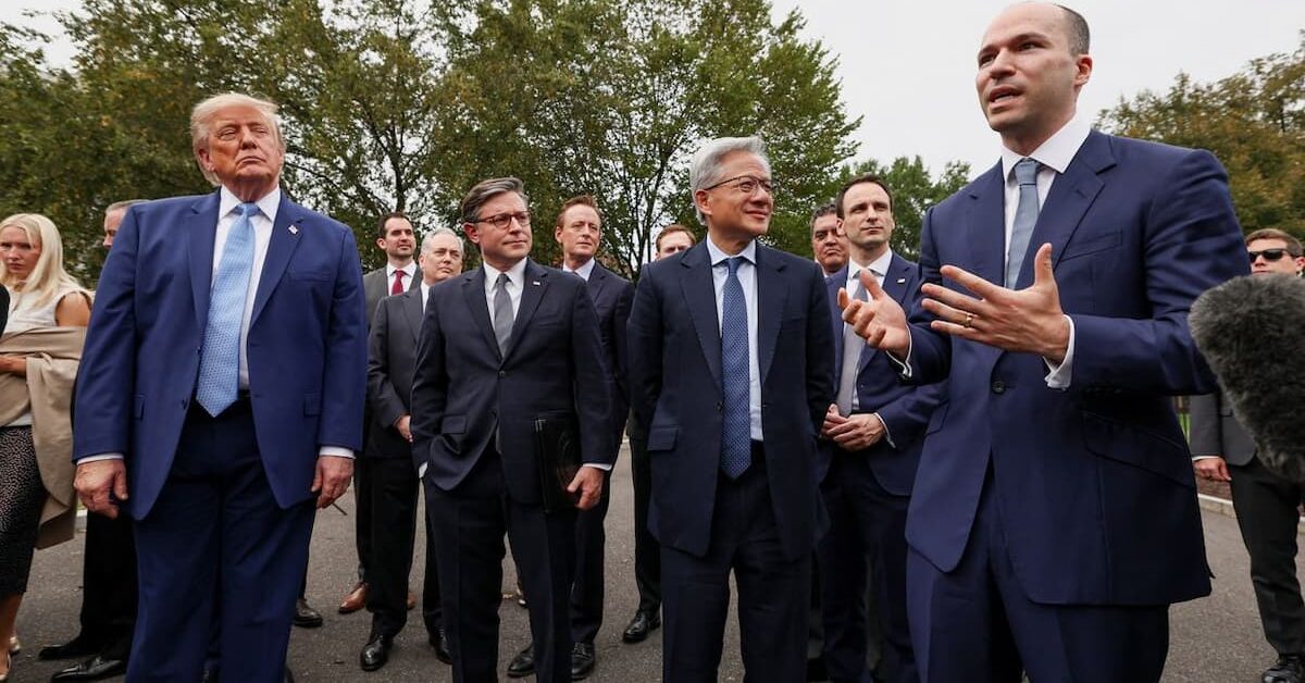 Trump anuncia autorregulação da IA por big tech em meio a temor social