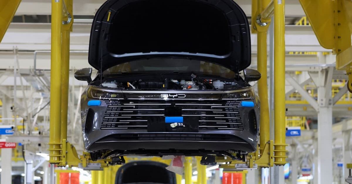 Linha de produção da BYD no Complexo de Camaçari (BA)