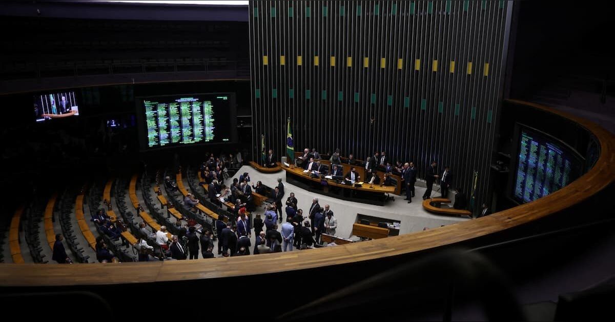 Câmara dos Deputados abre concurso com salário de R$ 32 mil