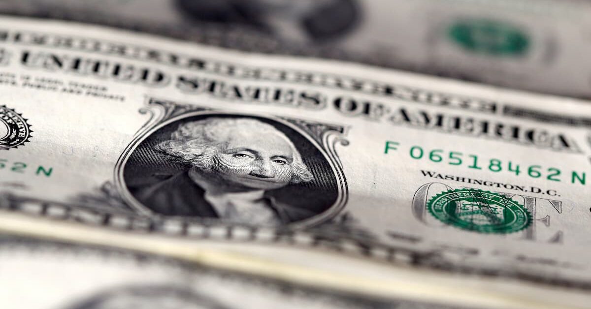 Dólar fecha com variação modesta, aos R$ 5,2173, antes do primeiro turno eleitoral
