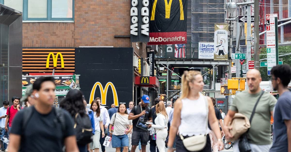 Processo contra McDonald’s nos EUA por precificação baseada em IA levanta novas questões