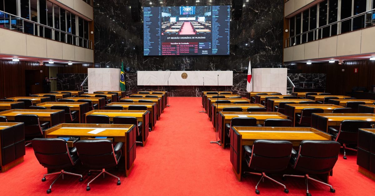 Partido de Flávio Bolsonaro quase dobra bancada e elege 21 dos 77 deputados para a Assembleia de Minas