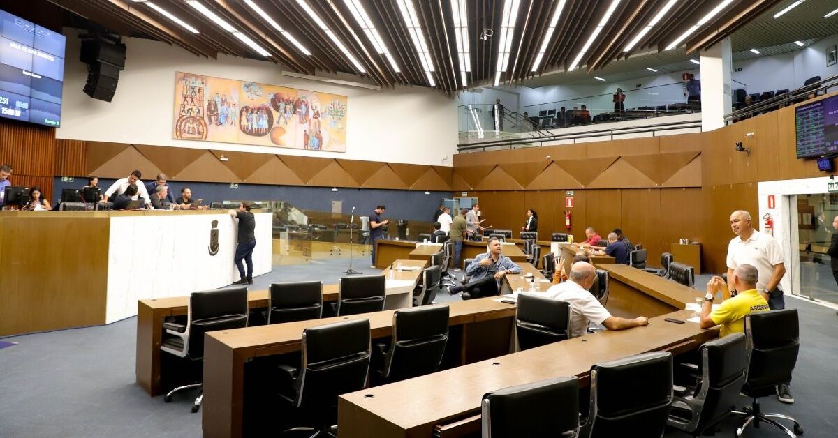 Por que, mesmo sem eleições municipais, a CMBH terá quatro novos vereadores?