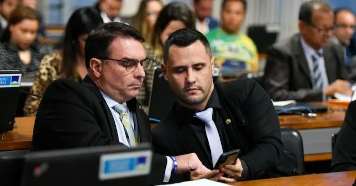 Cleitinho grava vídeos com Flávio Bolsonaro e aborda dívida de MG com a União