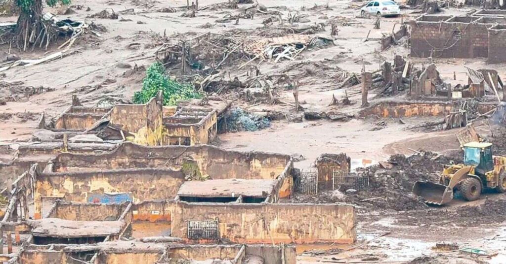 Rompimento de barragem de Fundão, em Mariana