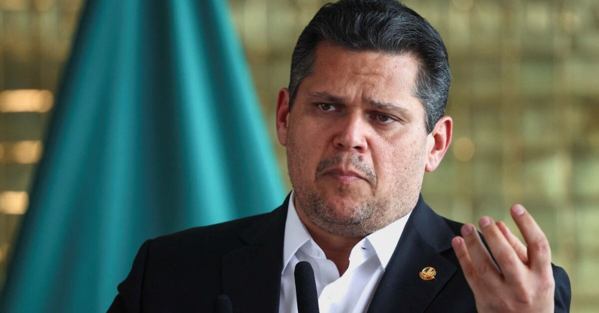 Alcolumbre pauta para quarta-feira (14) votação da PEC do fim da jornada 6×1