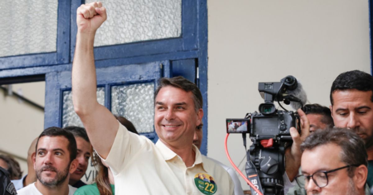Imprensa internacional destaca surpresa com desempenho de Flávio Bolsonaro no 1º turno