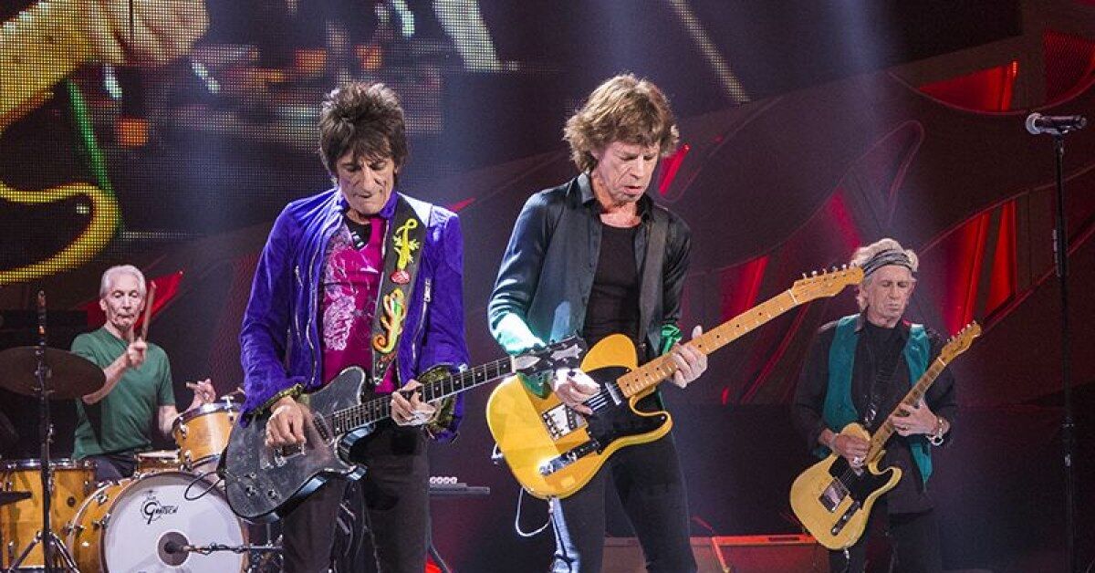 Homem que passou dez anos sem casa entra numa igreja para se abrigar do frio, toca Queen ao piano e acaba convidado para evento com astro dos Rolling Stones