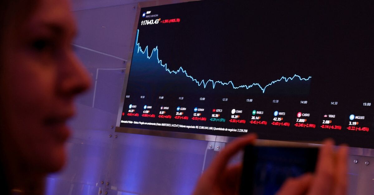 Tarifa zero para transporte e apreensão com Datafolha derrrubam Ibovespa