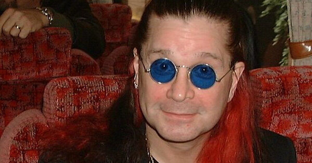 Ozzy Osbourne encheu a lareira com pinhas e frutas há 22 anos; decoração reaparece como tendência forte para o Natal de 2026