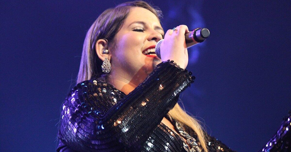 Quase cinco anos após a morte de Marília Mendonça, quarto da cantora é recriado com sua cama, seus perfumes e objetos pessoais para receber visitantes